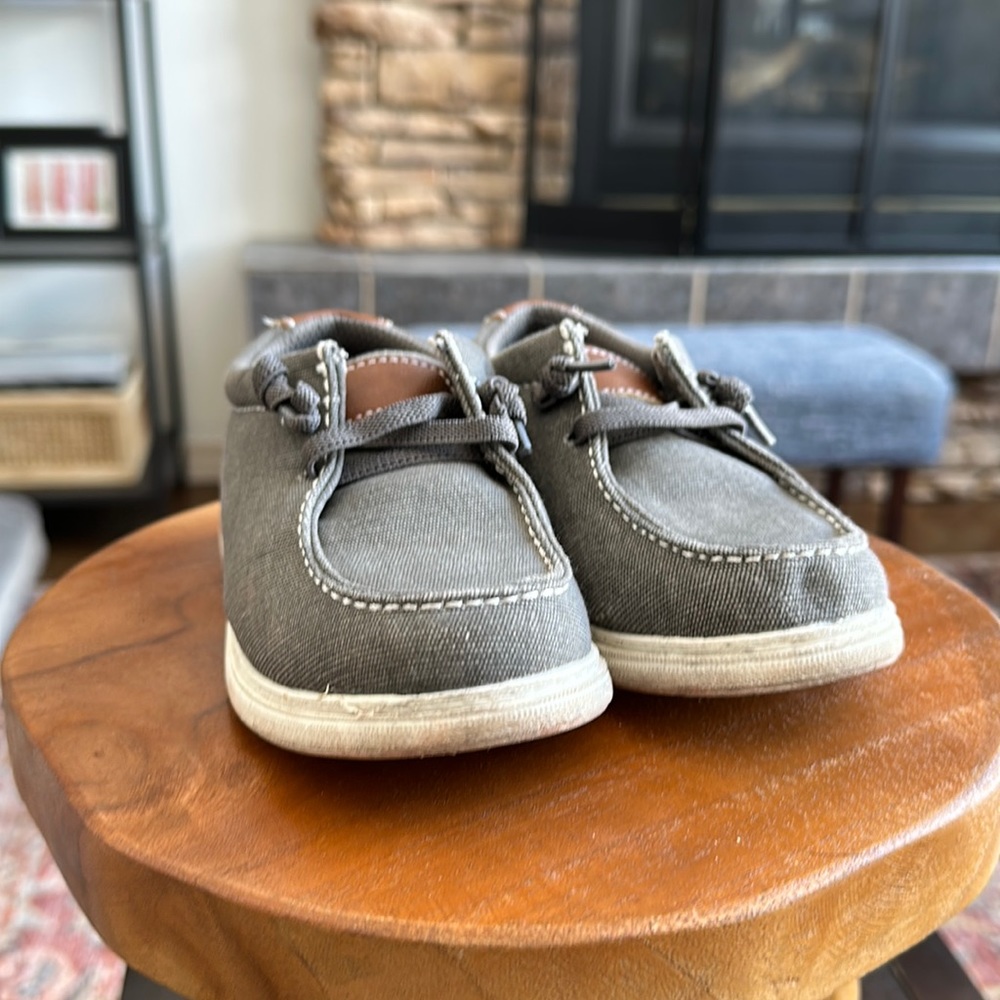 Kids Max and Jake shoes. Size 6. EUC.